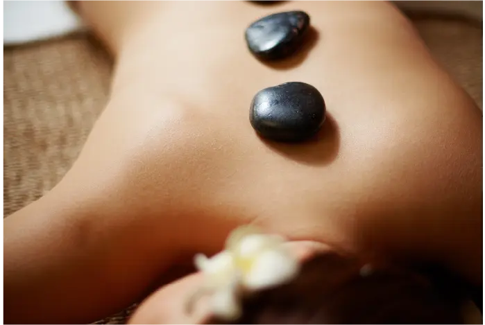 Masaje con Piedras Calientes